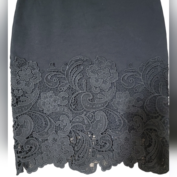 Black skirt with lace doily detail - Picture 4 of 4
